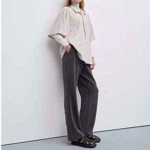 Brand new, still with tags, and never worn. Soft stream high rise pant in black.